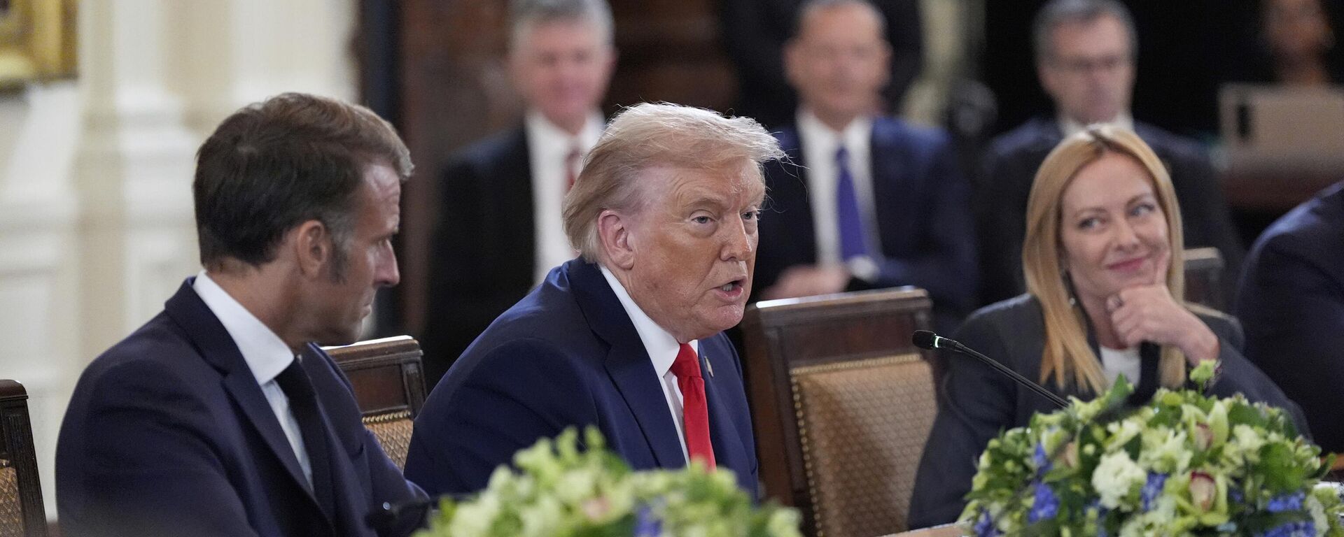 Tổng thống Pháp Emmanuel Macron và Tổng thống Hoa Kỳ Donald Trump  - Sputnik Việt Nam, 1920, 22.08.2025