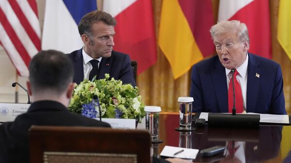 Tổng thống Pháp Emmanuel Macron và Tổng thống Hoa Kỳ Donald Trump  - Sputnik Việt Nam