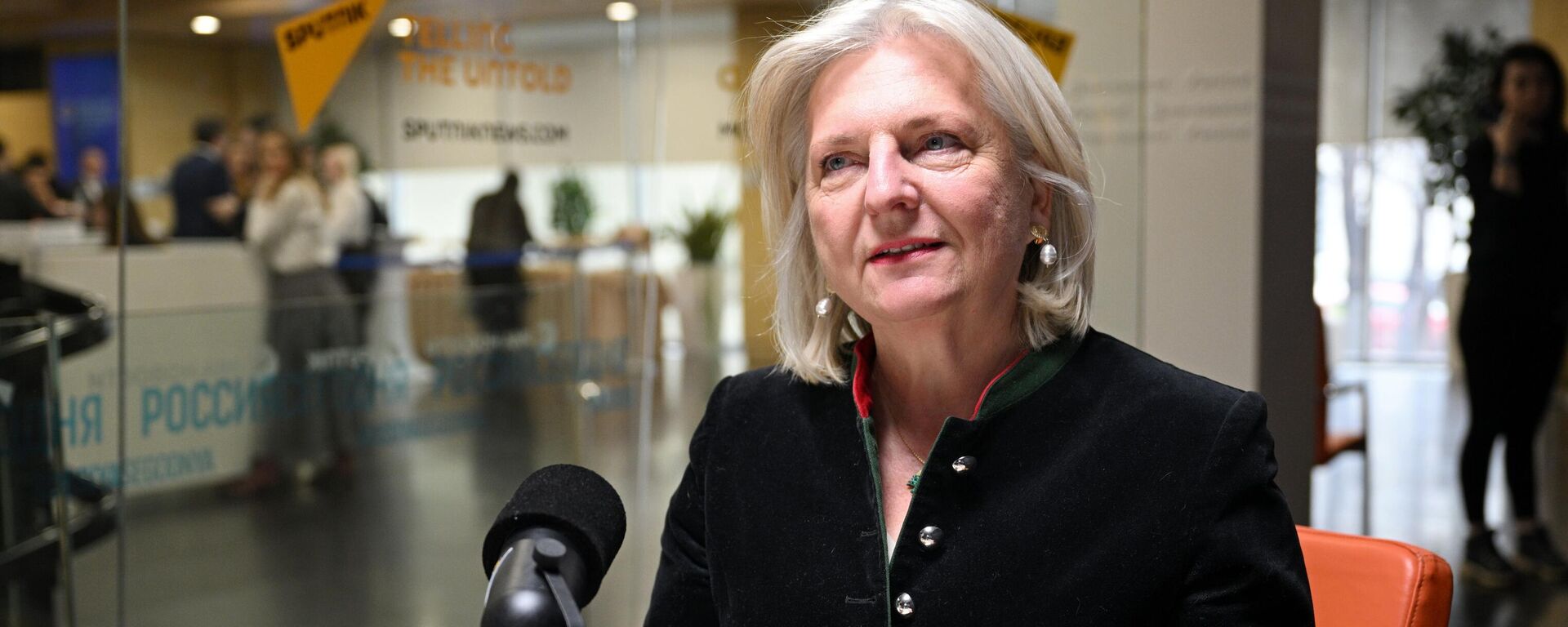 Cựu Ngoại trưởng Áo Karin Kneissl - Sputnik Việt Nam, 1920, 27.10.2025