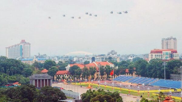 Dàn máy bay bay diễn tập trên bầu trời Hà Nội, chuẩn bị cho sự kiện A80 - Sputnik Việt Nam