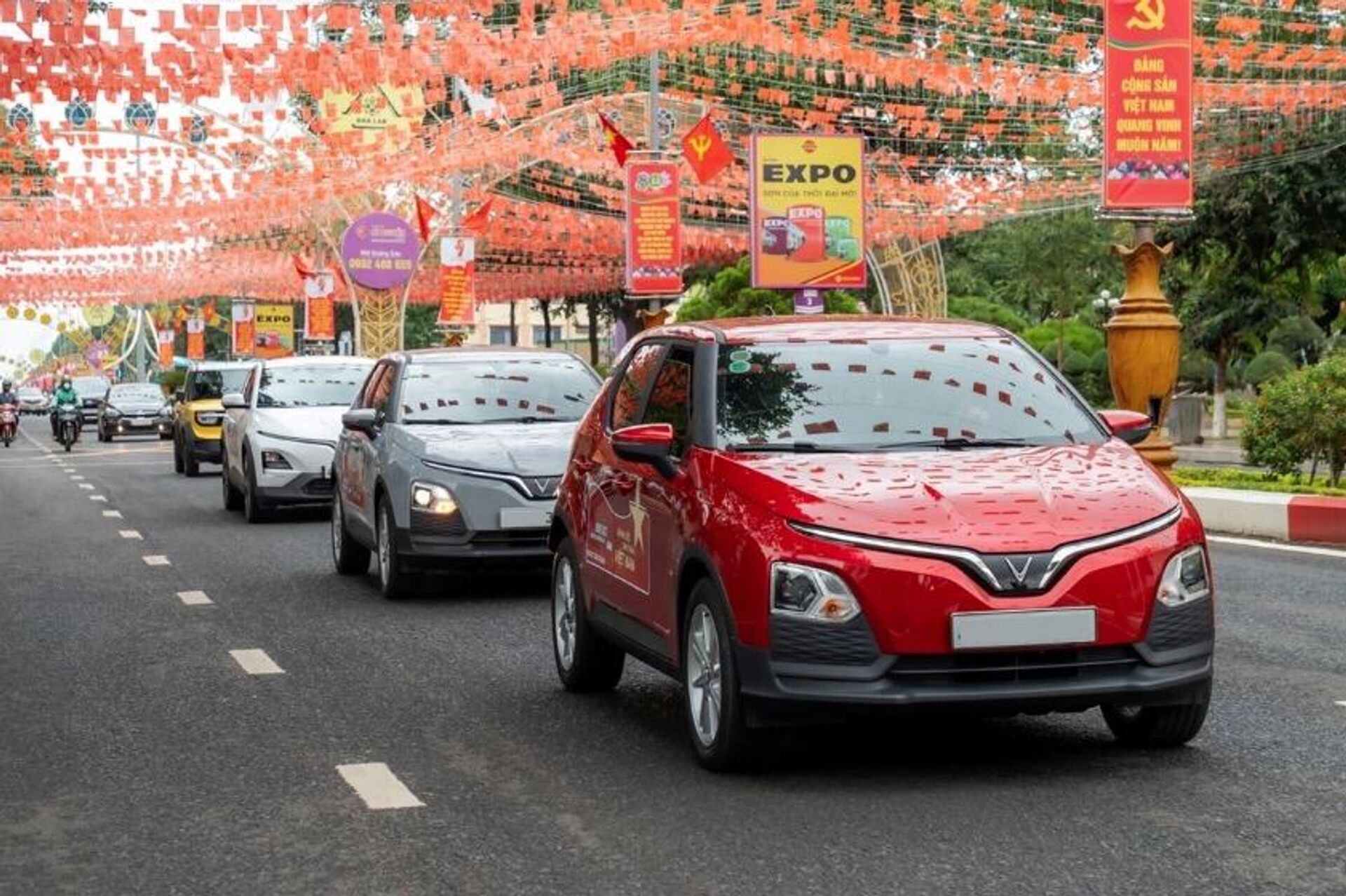 VinFast tiếp tục giữ vững vị trí số 1 thị trường ô tô trong nước, tiên phong trong chuyển đổi xanh. - Sputnik Việt Nam, 1920, 21.08.2025