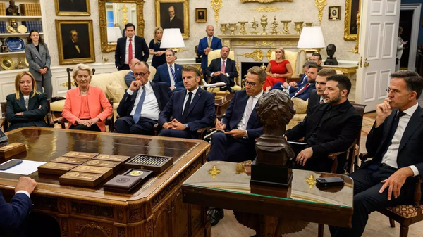 Donald Trump gặp gỡ các nhà lãnh đạo châu Âu và Vladimir Zelensky tại Nhà Trắng - Sputnik Việt Nam