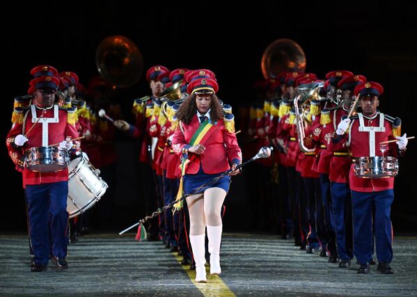 Đoàn nhạc diễu hành của Lực lượng Phòng vệ Quốc gia Ethiopia trong tổng diễn tập khai mạc Liên hoan Quân nhạc Quốc tế &quot;Tháp Spasskaya&quot; lần thứ 17 trên Quảng trường Đỏ ở Matxcơva - Sputnik Việt Nam