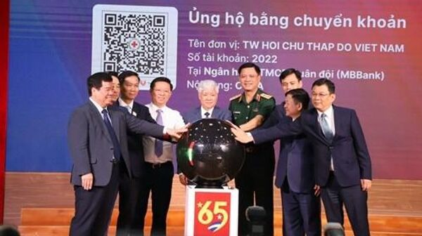 Chủ tịch Đỗ Văn Chiến cùng các đại biểu tham gia phát động Chương trình vận động ủng hộ nhân dân Cuba cấp quốc gia - Sputnik Việt Nam