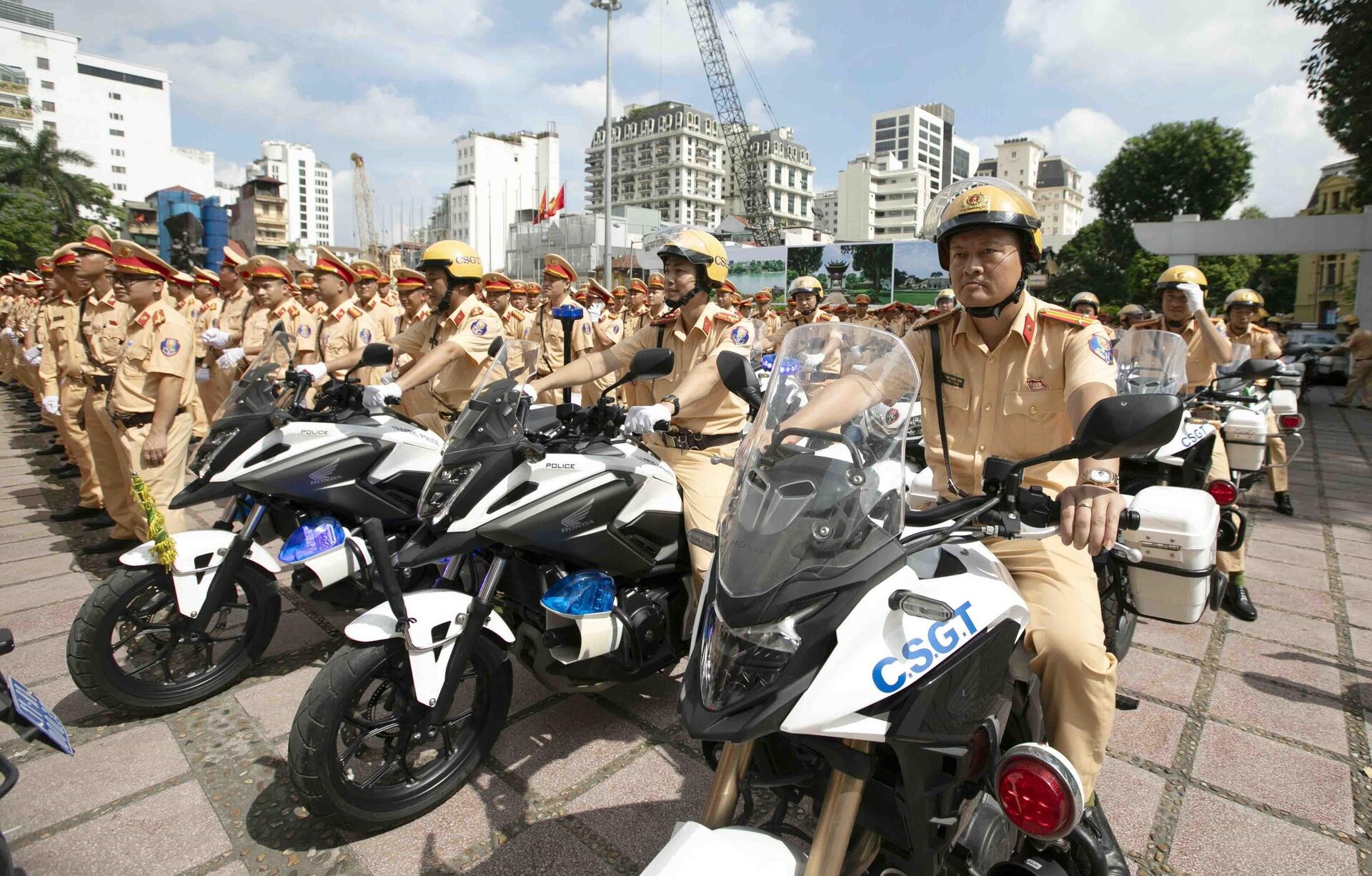 Công an Hà Nội tiếp nhận hơn 600 cán bộ, chiến sĩ CSGT phục vụ sự kiện A80 - Sputnik Việt Nam, 1920, 23.08.2025