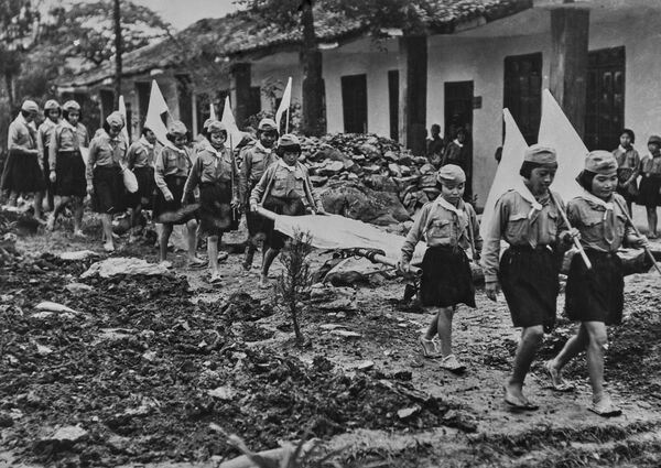 Những bé gái mồ côi đang tập luyện trong Chiến tranh Trung-Nhật - Sputnik Việt Nam