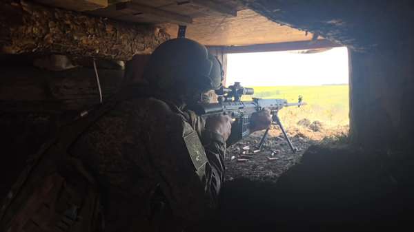 Quân nhân: Xạ thủ bắn tỉa Nga dùng chăn nhiệt để che giấu dấu vết nhiệt của vũ khí - Sputnik Việt Nam