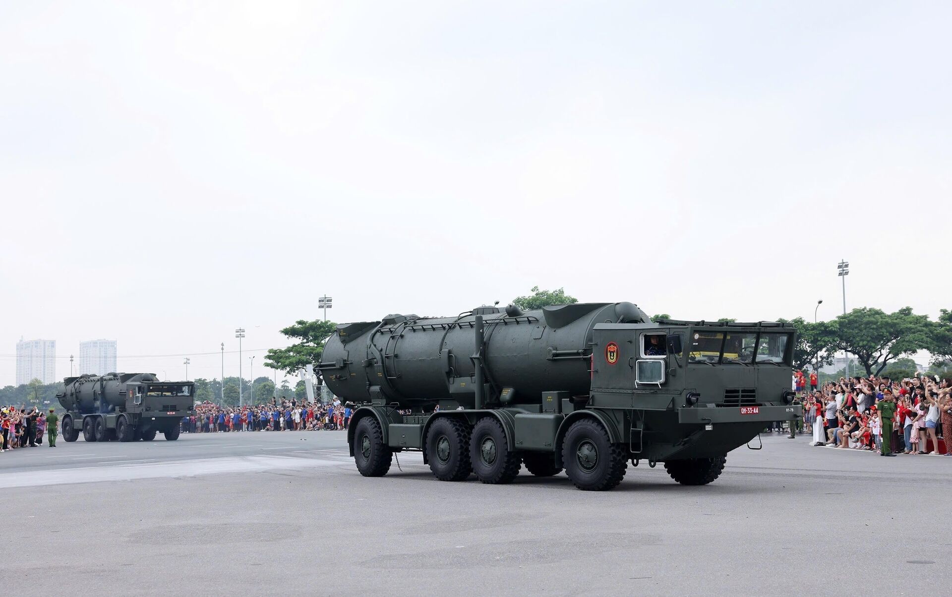 Khối Tổ hợp tên lửa phòng thủ bờ biển cơ động K300 Bastion P rời trường đua F1 Mỹ Đình hướng về khu vực Quảng trường Ba Đình - Sputnik Việt Nam, 1920, 25.08.2025