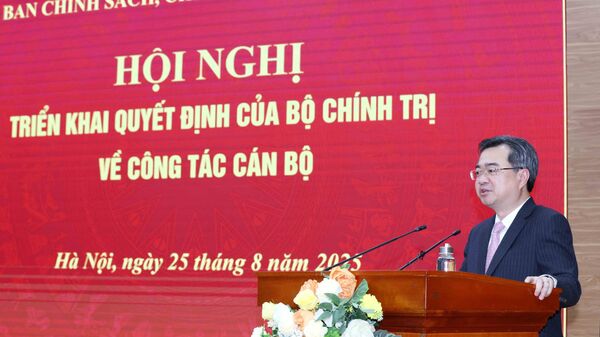 Đồng chí Nguyễn Thanh Nghị, Uỷ viên Trung ương Đảng, Trưởng Ban Chính sách, Chiến lược Trung ương phát biểu tại hội nghị - Sputnik Việt Nam