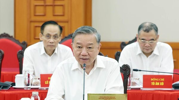 Tổng Bí thư Tô Lâm, Bí thư Quân uỷ Trung ương phát biểu - Sputnik Việt Nam