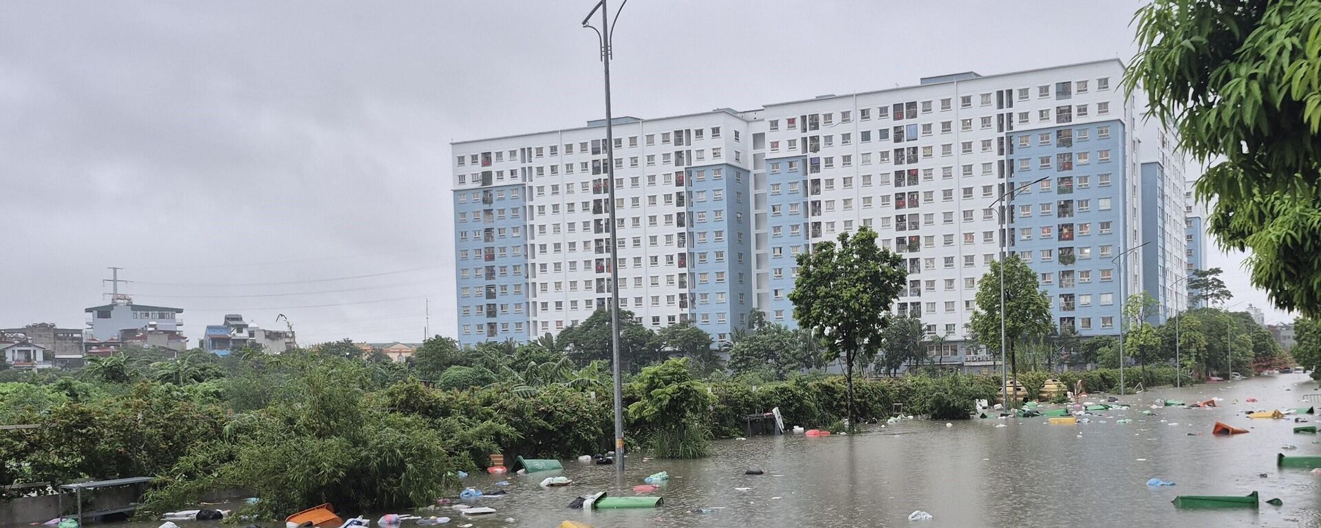 Mưa lớn kéo dài nhiều điểm trên các tuyến phố tại Hà Nội bị ngập úng cục bộ, giao thông ùn tắc - Sputnik Việt Nam, 1920, 26.08.2025