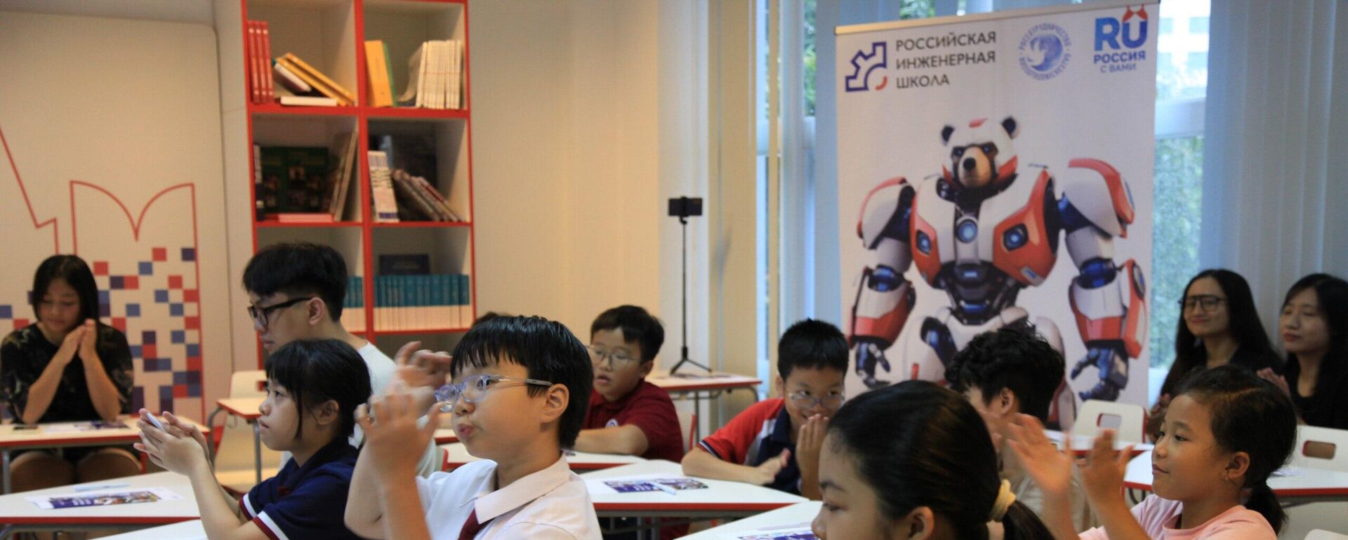 Lễ khai giảng dự án giáo dục quốc tế “Trường Kỹ thuật Nga” (RIS) tại Hà Nội - Sputnik Việt Nam, 1920, 26.08.2025