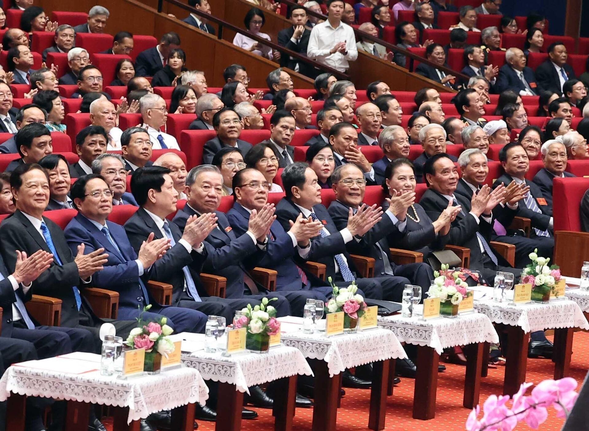 Tổng Bí thư Tô Lâm, các đồng chí Lãnh đạo, nguyên Lãnh đạo Đảng, Nhà nước tại buổi gặp mặt các thế hệ đại biểu quốc hộ - Sputnik Việt Nam, 1920, 27.08.2025