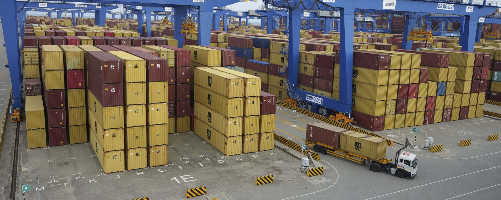 Các container tại một cảng ở Ấn Độ - Sputnik Việt Nam, 1920, 27.08.2025