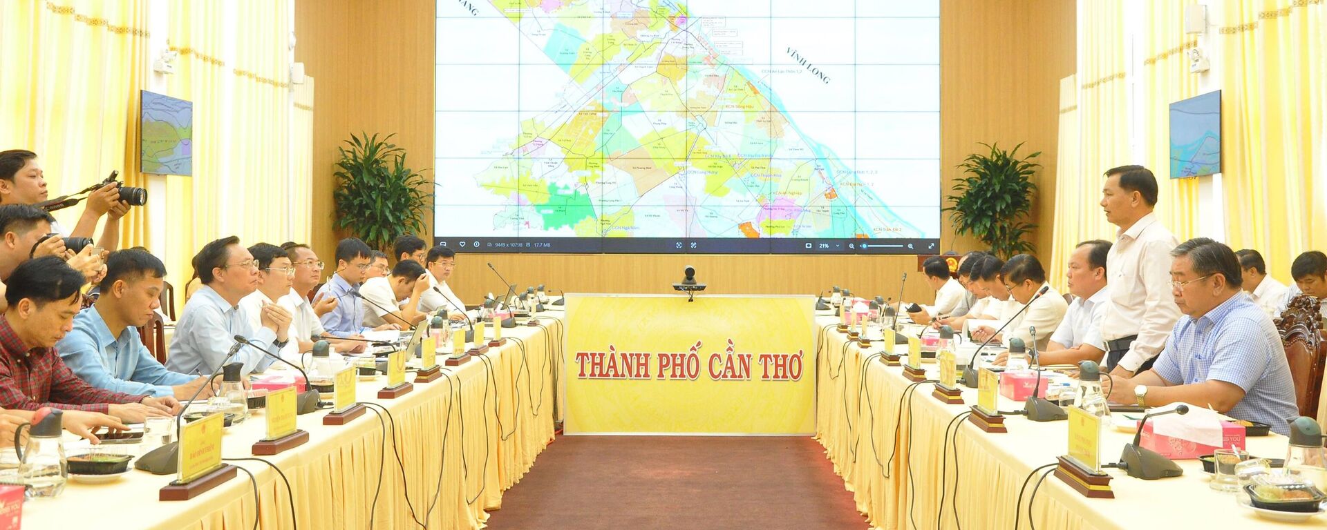 Quang cảnh buổi làm việc. - Sputnik Việt Nam, 1920, 27.08.2025