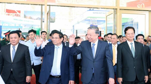 Tổng Bí thư Tô Lâm, Thủ tướng Phạm Minh Chính cùng các đồng chí lãnh đạo, nguyên lãnh đạo Đảng, Nhà nước tham quan triển lãm
 - Sputnik Việt Nam