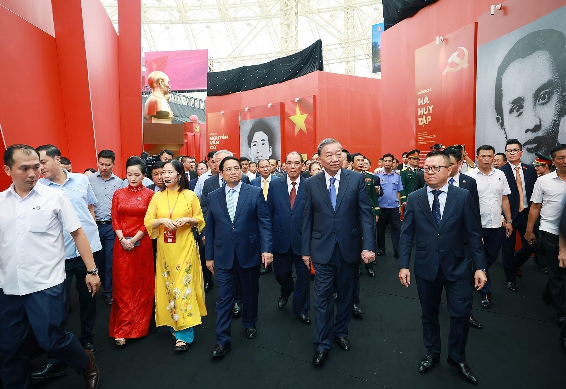Tổng Bí thư Tô Lâm và Thủ tướng Phạm Minh Chính tham quan Triển lãm 80 năm Hành trình Độc lập - Tự do - Hạnh phúc. - Sputnik Việt Nam, 1920, 28.08.2025