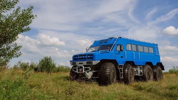 Xe buýt địa hình mới ZVEZDA T24 8x8 - Sputnik Việt Nam