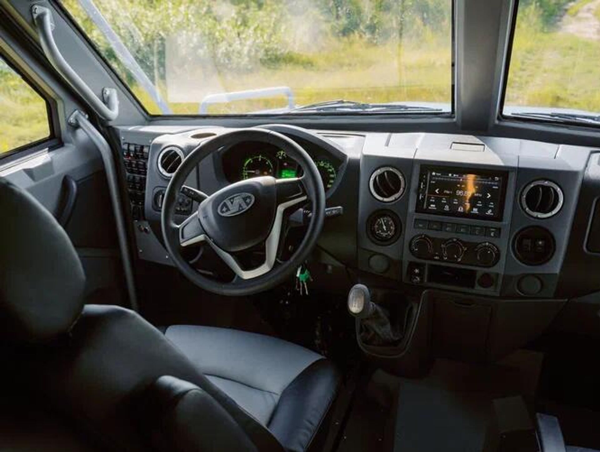 Xe buýt địa hình mới ZVEZDA T24 8x8 - Sputnik Việt Nam, 1920, 29.08.2025