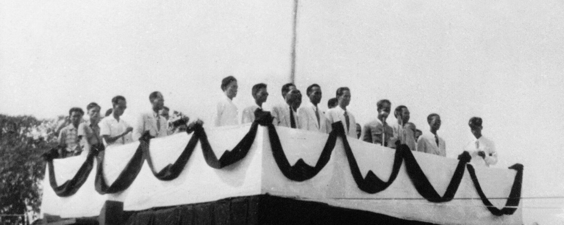 Hồ Chí Minh tuyên bố bản Tuyên ngôn Độc lập khai sinh nước Việt Nam Dân chủ Cộng hòa - Sputnik Việt Nam, 1920, 01.09.2025