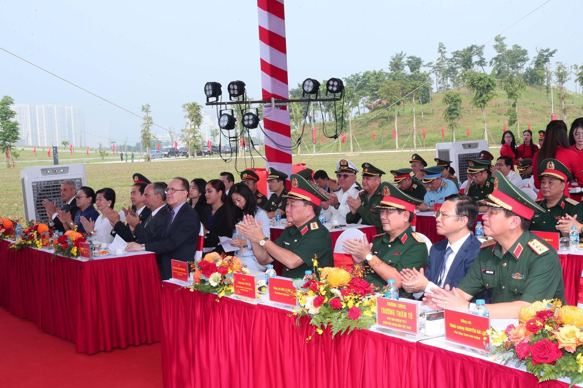 Lãnh đạo Bộ Quốc phòng và các đại biểu dự buổi lễ
 - Sputnik Việt Nam, 1920, 29.08.2025