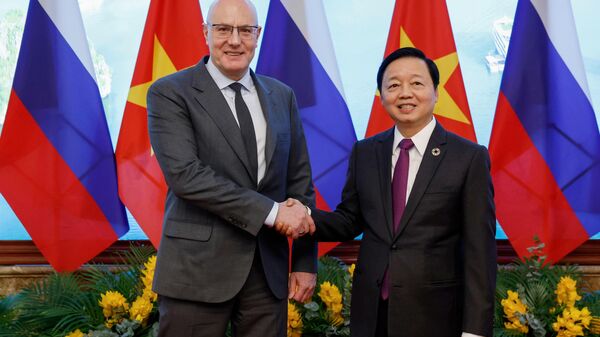 Phó Thủ tướng Liên bang Nga Dmitry Chernyshenko và Phó Thủ tướng Việt Nam Trần Hồng Hà tại cuộc gặp ở Hà Nội - Sputnik Việt Nam