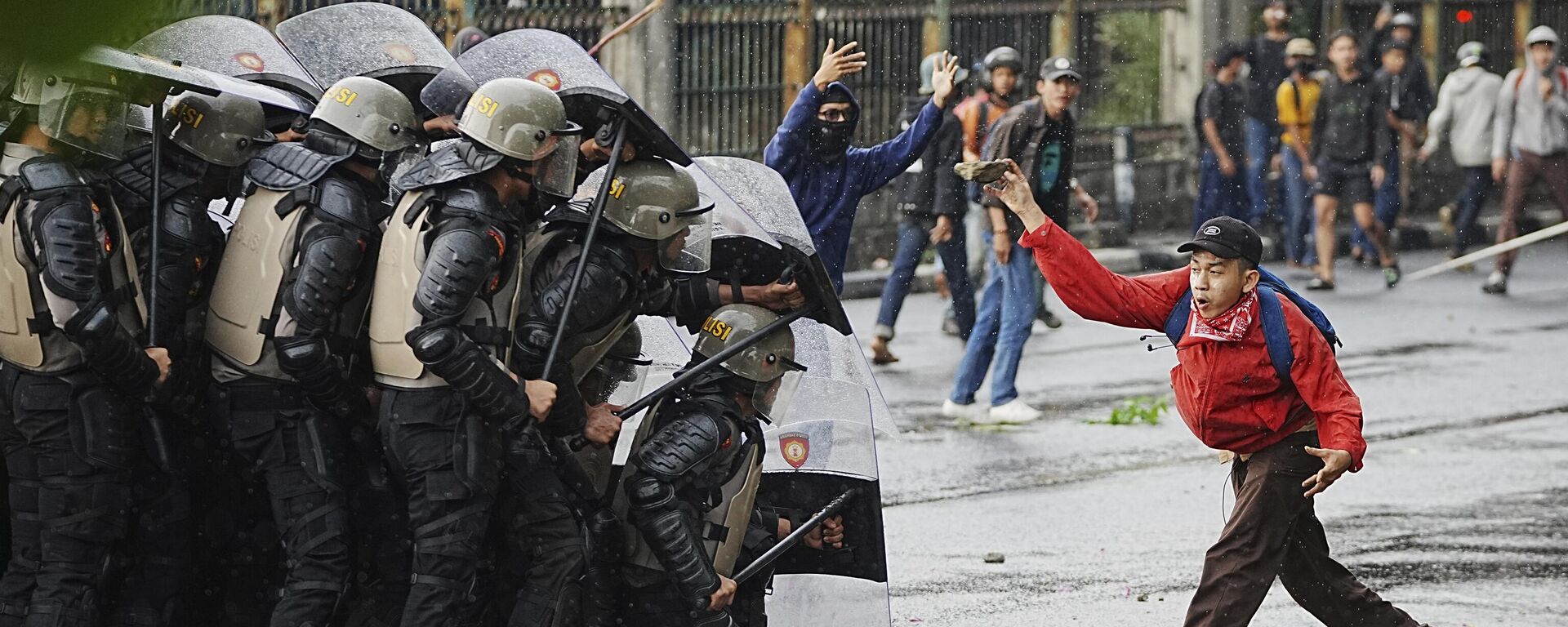 Biểu tình tại Indonesia - Sputnik Việt Nam, 1920, 01.09.2025