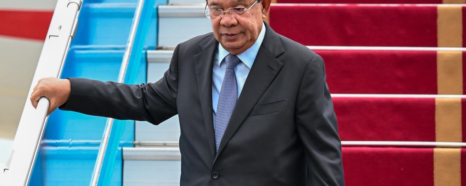 Chủ tịch Thượng viện Campuchia Hun Sen dẫn đầu đoàn Đại biểu cấp cao Campuchia lên đường dự Lễ kỷ niệm 80 năm Cách mạng tháng Tám và Quốc khánh 2/9 tại Việt Nam - Sputnik Việt Nam, 1920, 01.09.2025