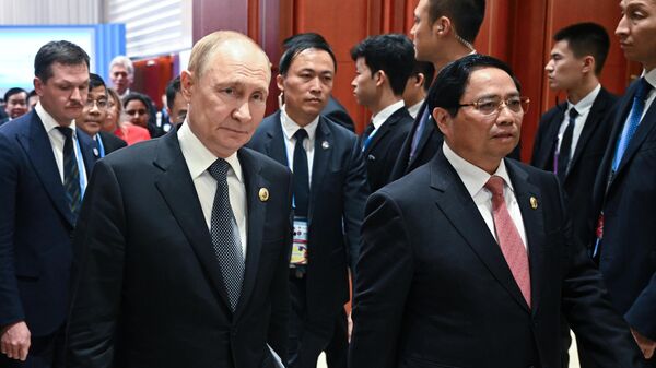 Tổng thống Nga Putin gặp Thủ tướng Việt Nam bên lề Hội nghị Thượng đỉnh Tổ chức Hợp tác Thượng Hải
 - Sputnik Việt Nam
