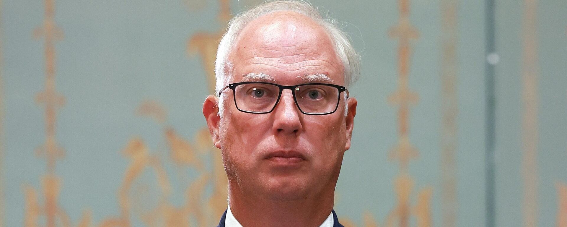 Ông Kirill Dmitriev lãnh đạo Quỹ Đầu tư Trực tiếp của Nga (RDIF) trước cuộc gặp giữa Tổng thống Nga Vladimir Putin và Thủ tướng Ấn Độ Narendra Modi bên lề hội nghị thượng đỉnh Tổ chức Hợp tác Thượng Hải (SCO) tại Thiên Tân - Sputnik Việt Nam, 1920, 01.09.2025