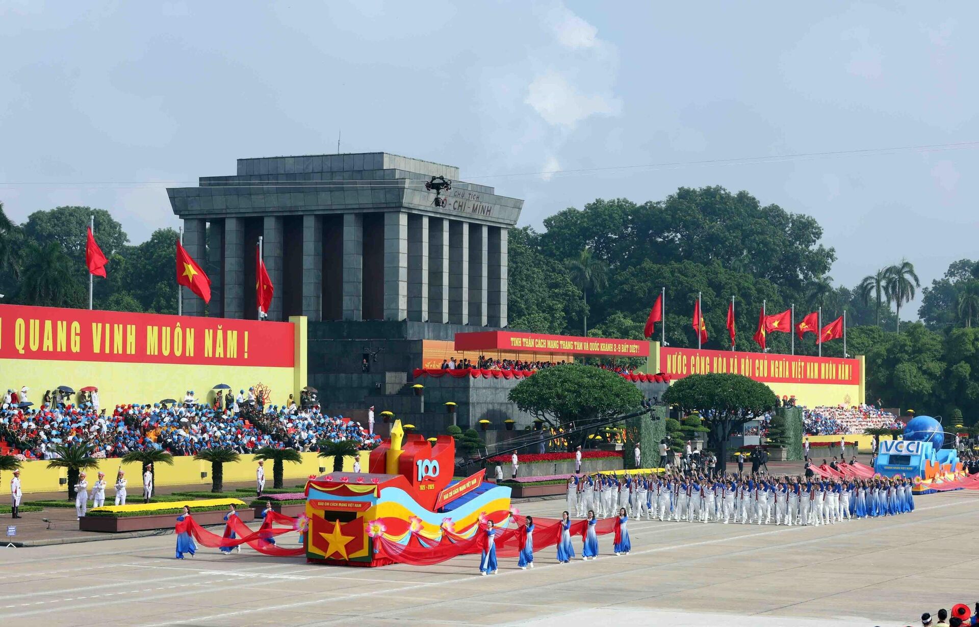 Chùm ảnh trong lễ kỷ niệm, diễu binh, diễu hành mừng 80 năm Cách mạng tháng Tám thành công và Quốc khánh nước Cộng hòa xã hội chủ nghĩa Việt Nam - Sputnik Việt Nam, 1920, 02.09.2025