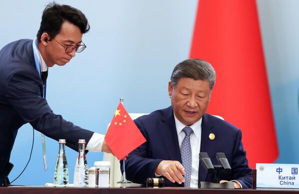 Chủ tịch CHND Trung Hoa Tập Cận Bình trong cuộc họp của Hội đồng Nguyên thủ Quốc gia SCO ở Thiên Tân - Sputnik Việt Nam