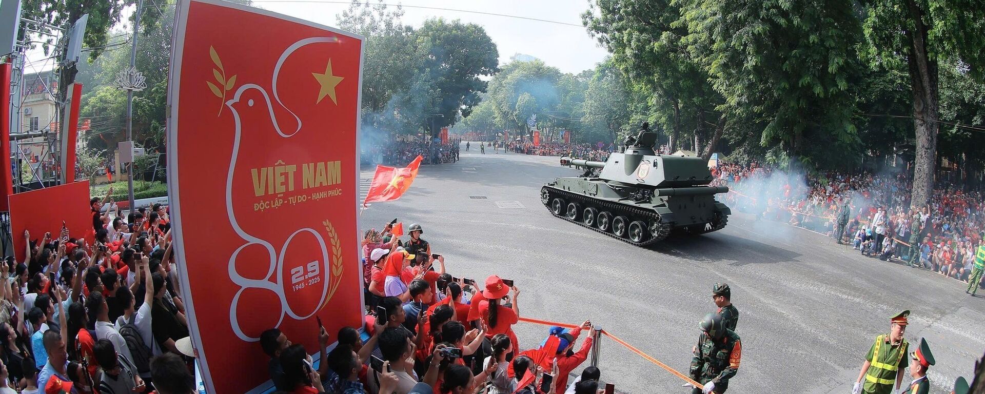 Diễu binh, diễu hành kỷ niệm 80 năm Cách mạng tháng Tám và Quốc khánh 2-9 - Sputnik Việt Nam, 1920, 02.09.2025