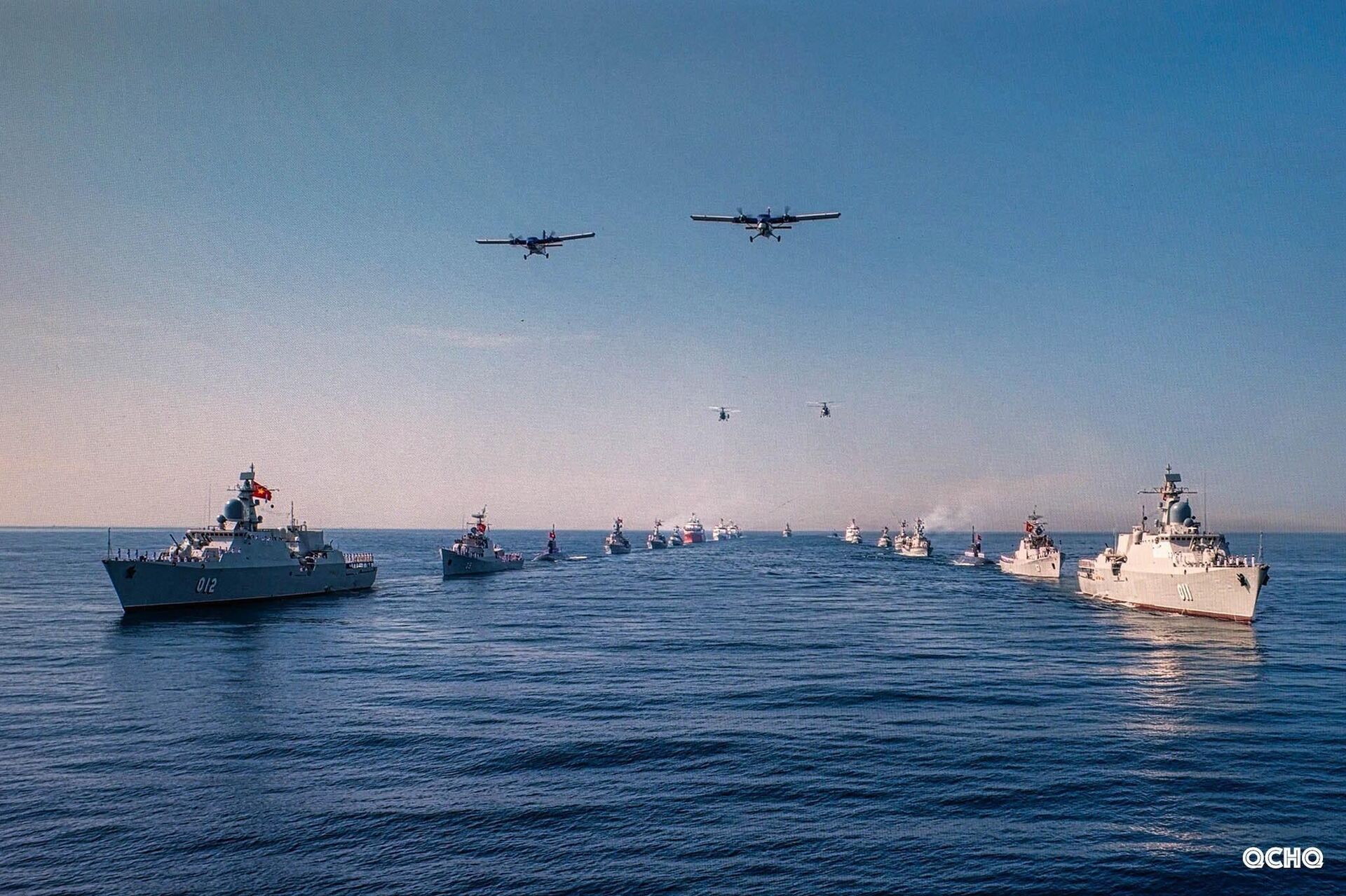 Các biên đội tàu và máy bay tham gia diễu binh. - Sputnik Việt Nam, 1920, 02.09.2025