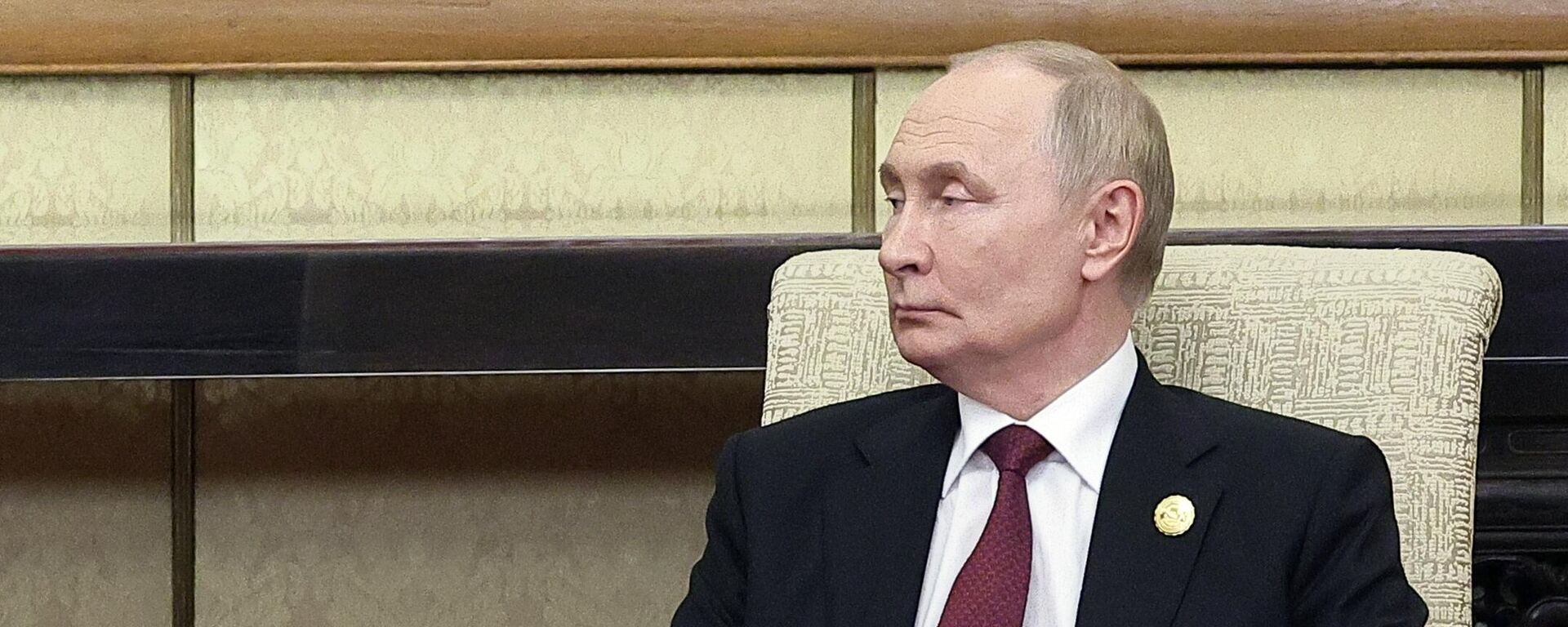 Tổng thống Nga Vladimir Putin đã có cuộc gặp với Chủ tịch nước Việt Nam Lương Cường tại Bắc Kinh, phóng viên Sputnik đưa tin.
 - Sputnik Việt Nam, 1920, 04.12.2025