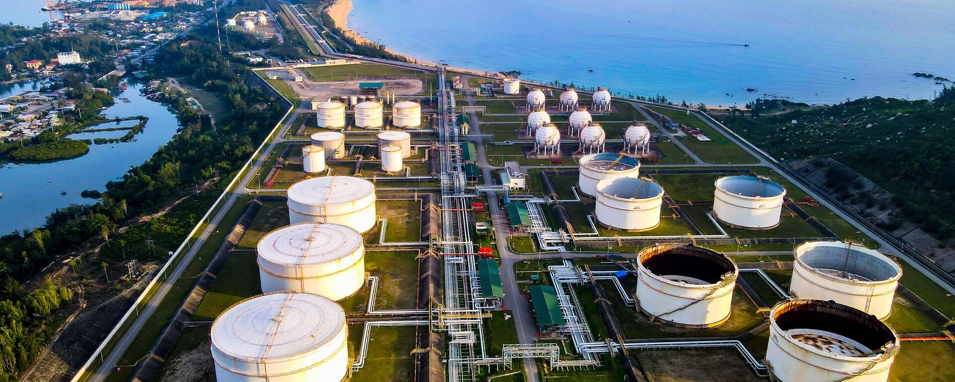 Nhà máy Ethanol Dung Quất trước khi phục hồi và tái khởi động vào các tháng tới.  - Sputnik Việt Nam, 1920, 09.03.2026