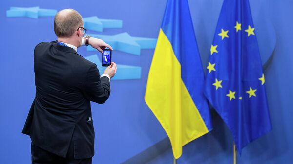 Cờ Ukraina và cờ EU - Sputnik Việt Nam