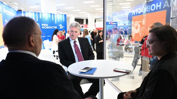 Phát ngôn viên Điện Kremlin, ông Dmitry Peskov (EEF-2025) - Sputnik Việt Nam