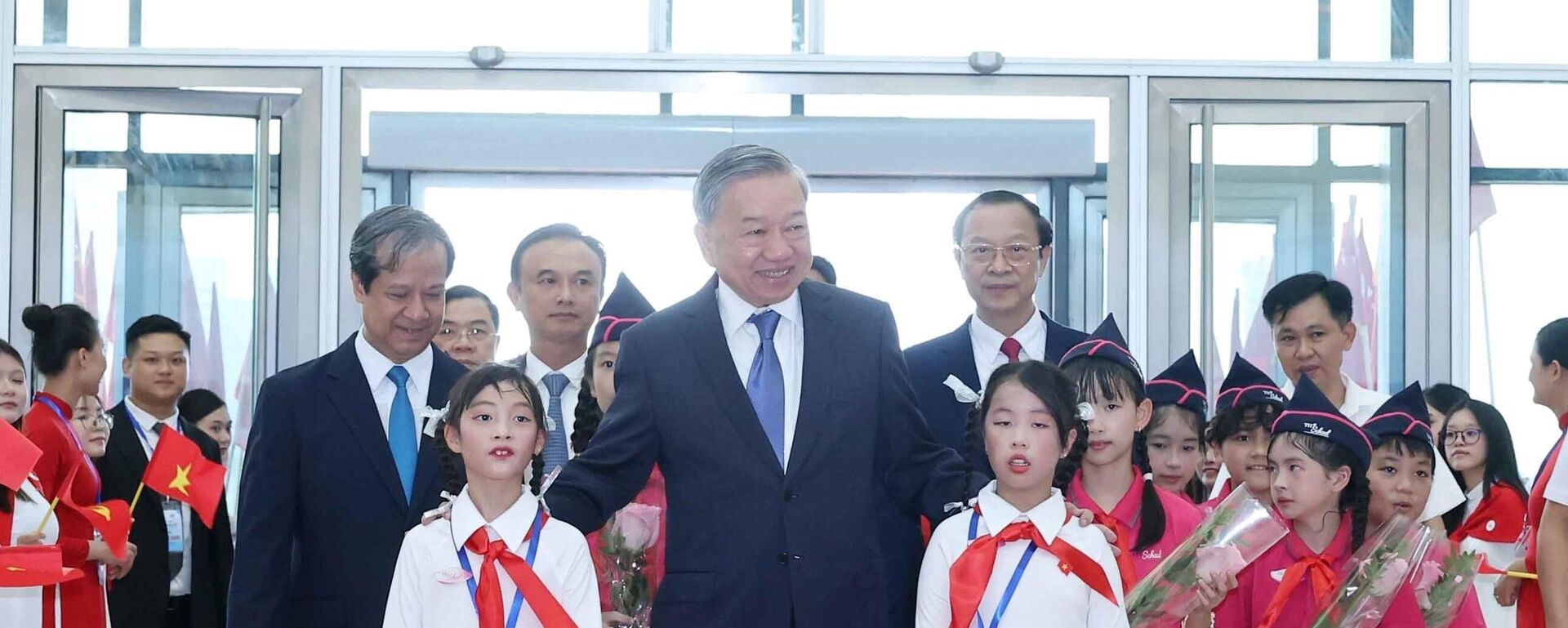 Tổng Bí thư Tô Lâm, các đồng chí lãnh đạo, nguyên lãnh đạo Đảng Nhà nước dự Lễ kỷ niệm 80 năm truyền thống ngành Giáo dục.  - Sputnik Việt Nam, 1920, 05.09.2025