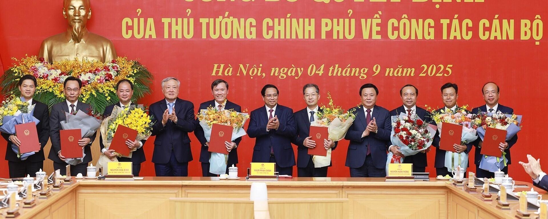 Thủ tướng trao Quyết định bổ nhiệm lãnh đạo một số bộ, cơ quan - Sputnik Việt Nam, 1920, 05.09.2025