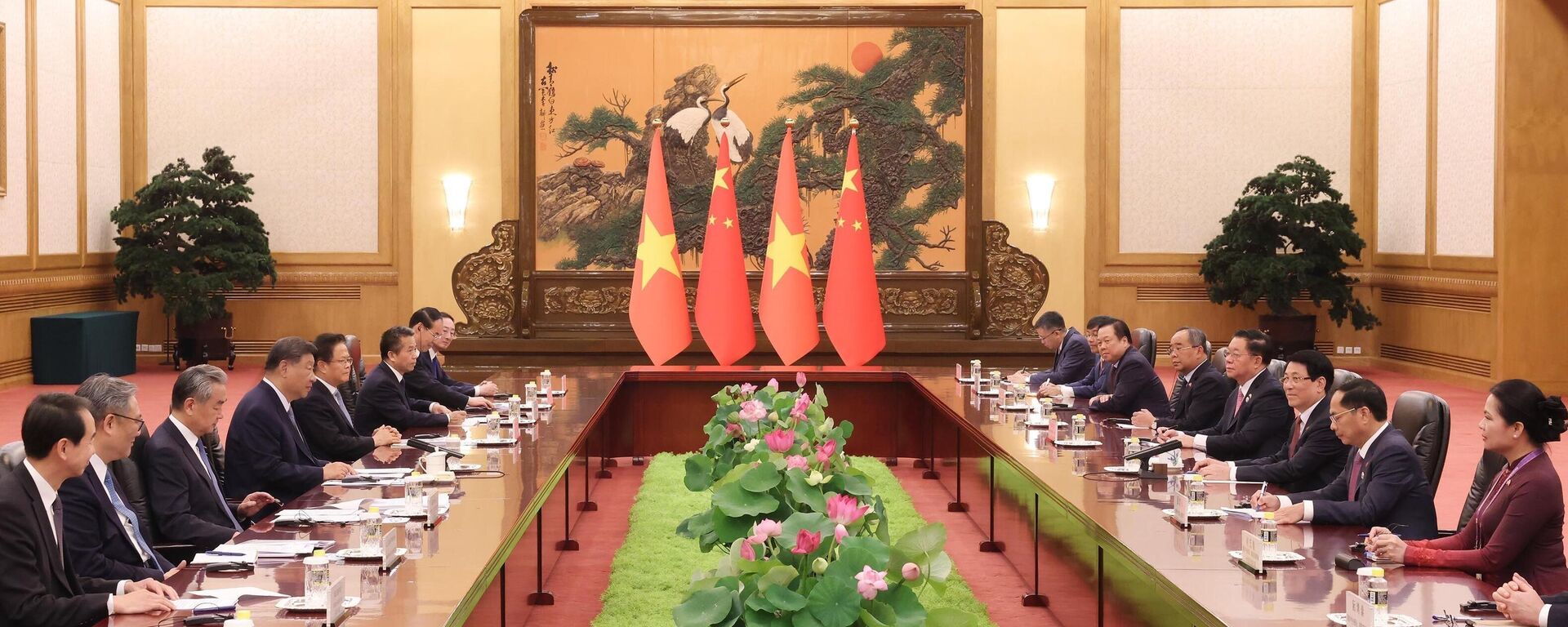 Chủ tịch nước Lương Cường hội đàm với Tổng Bí thư, Chủ tịch nước Trung Quốc Tập Cận Bình. - Sputnik Việt Nam, 1920, 05.09.2025