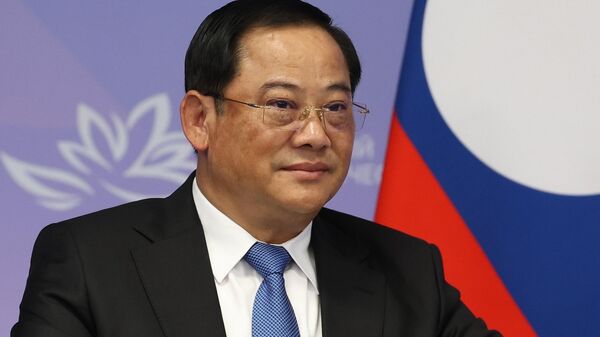 Thủ tướng Lào Sonexay Siphandone trong cuộc gặp với Tổng thống Nga Vladimir Putin bên lề Diễn đàn Kinh tế phương Đông (EEF) tại Vladivostok. - Sputnik Việt Nam