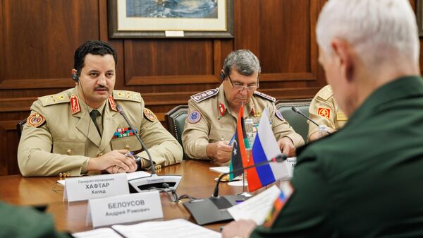 Cuộc gặp giữa Bộ trưởng Quốc phòng Nga Andrei Belousov và Tổng tham mưu trưởng Quân đội Quốc gia Libya Khaled Haftar - Sputnik Việt Nam
