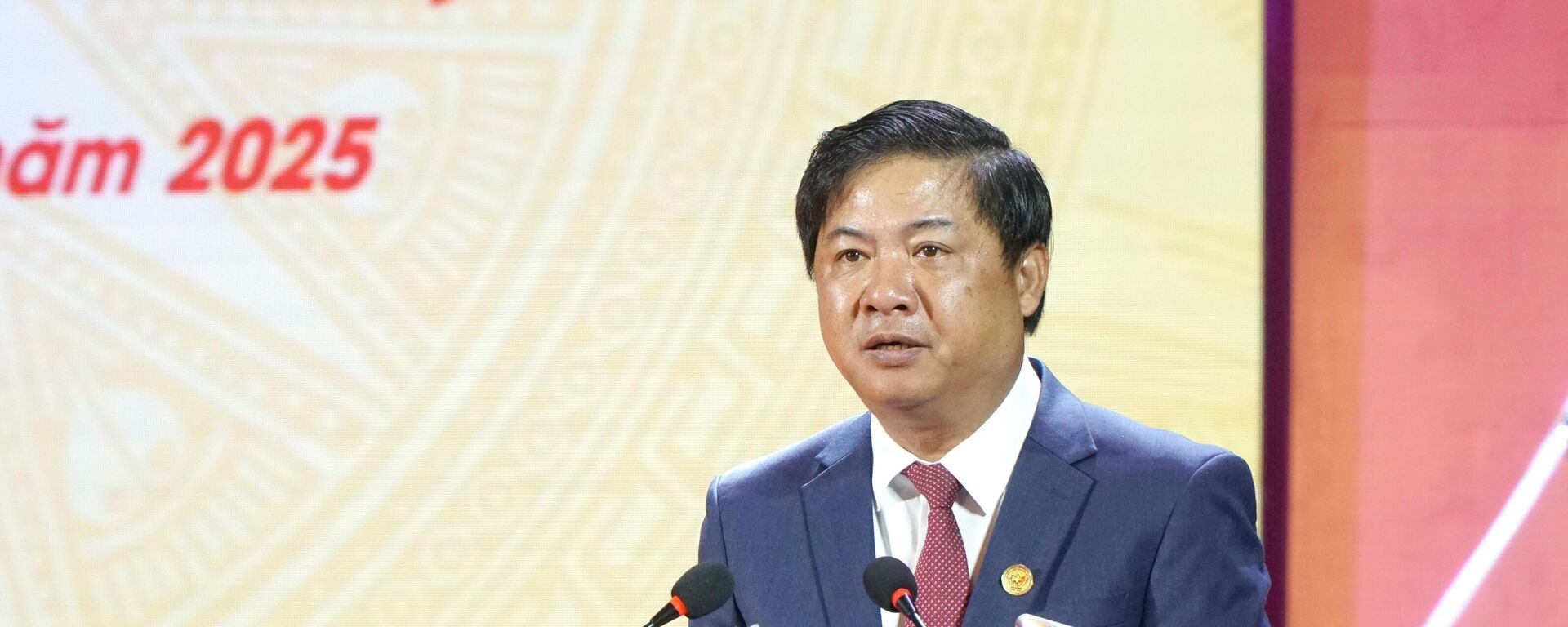 Ủy viên dự khuyết Trung ương Đảng, Phó Bí thư Thành ủy, Chủ tịch UBND thành phố Đà Nẵng Lương Nguyễn Minh Triết phát biểu tại Đại hội. - Sputnik Việt Nam, 1920, 06.09.2025