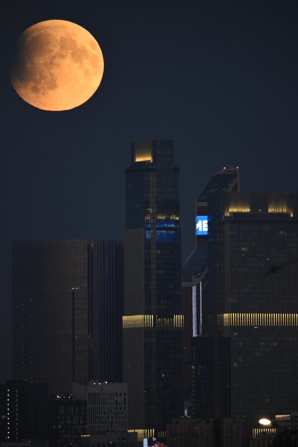 Nguyệt thực toàn phần tại Moskva - Sputnik Việt Nam