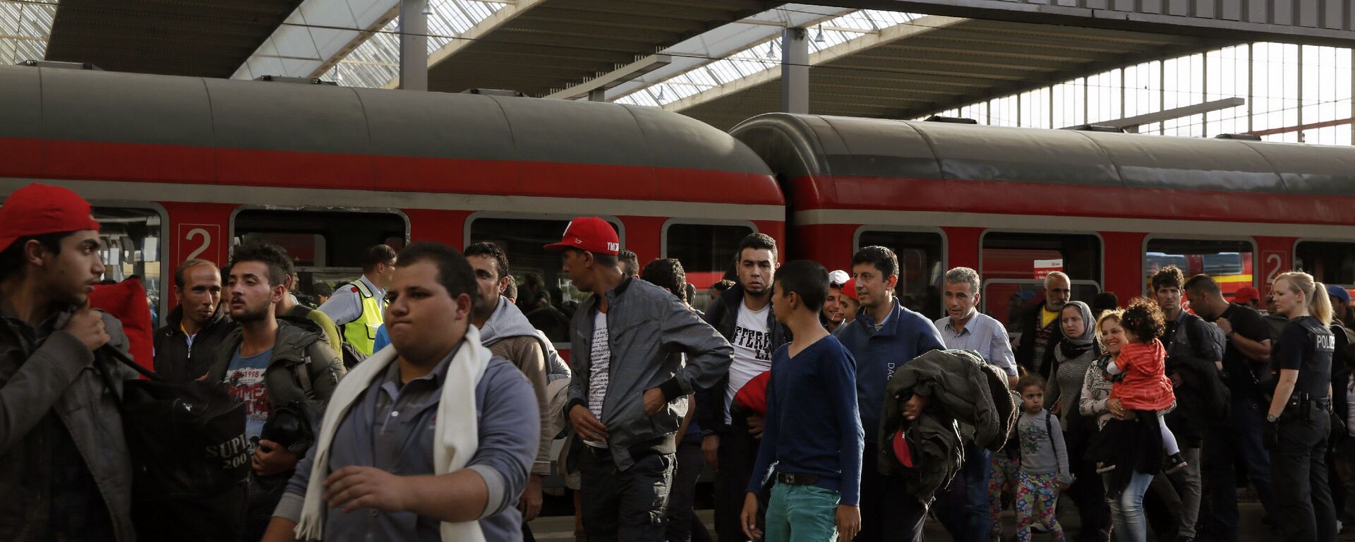 Người tị nạn từ Syria tại Ga Trung tâm Munich - Sputnik Việt Nam, 1920, 08.09.2025