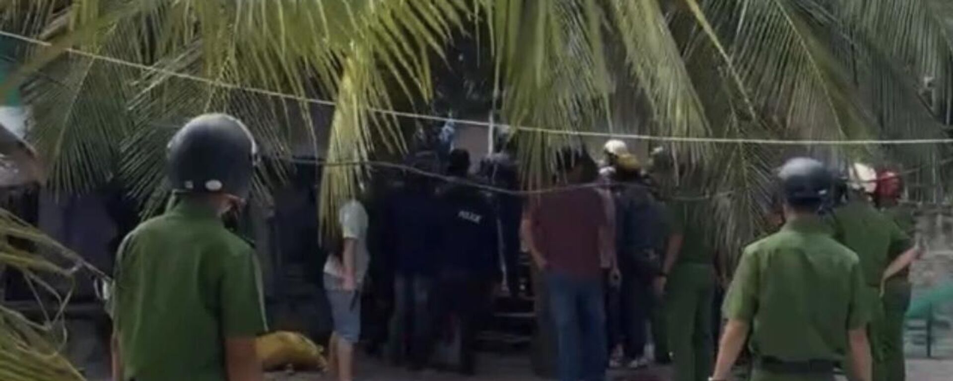 Lực lượng công an truy bắt đối tượng Nguyễn Văn Ty, người đâm nhiều nhát dao khiến thiếu tá công an hy sinh - Sputnik Việt Nam, 1920, 08.09.2025