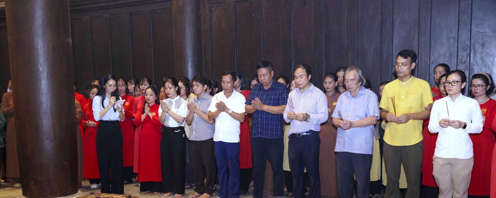 Hiện nay ngoài bộ xương người tiền sử gần 13.000 năm tuổi và hai bộ hài cốt người tiền sử khác được đặt tại chùa Bái Đính. Hiện nay ngoài bộ xương người tiền sử gần 13.000 năm tuổi và hai bộ hài cốt người tiền sử khác được đặt tại chùa Bái Đính. - Sputnik Việt Nam, 1920, 09.09.2025