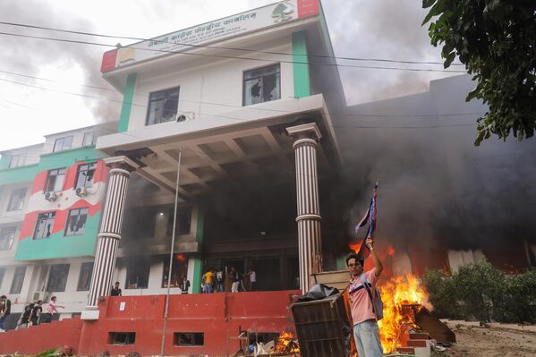Văn phòng Trung ương Quốc hội Nepal bốc cháy trong thời gian diễn ra biểu tình - Sputnik Việt Nam