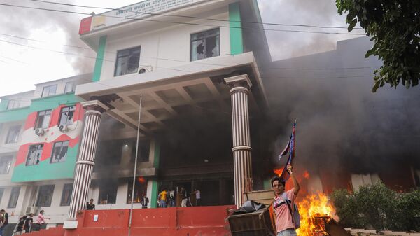 Văn phòng Trung ương Quốc hội Nepal bốc cháy trong thời gian diễn ra biểu tình - Sputnik Việt Nam